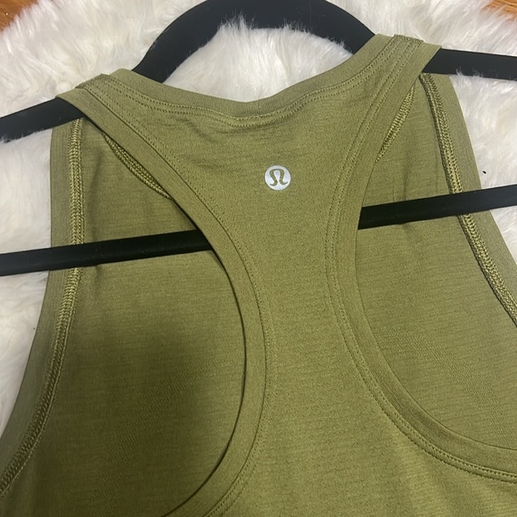 Lululemon Swiftly Tech High-Neck Tank 2.0 Race Length
Bronze Green Size 4 - Picture 5 of 7